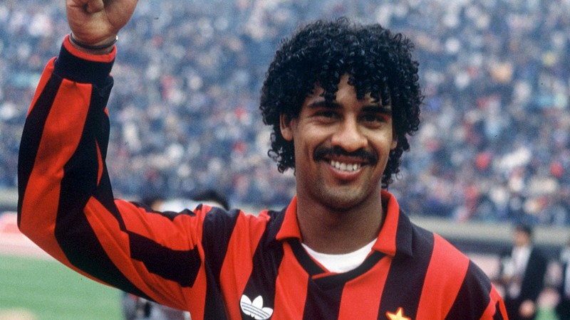 Frank Rijkaard cầu thủ điển hình cho vị trí này trong lịch sử